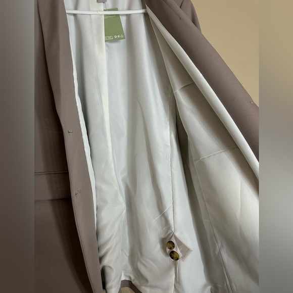 Women’s H&M Single Breasted blazer color greige large - Picture 11 of 11